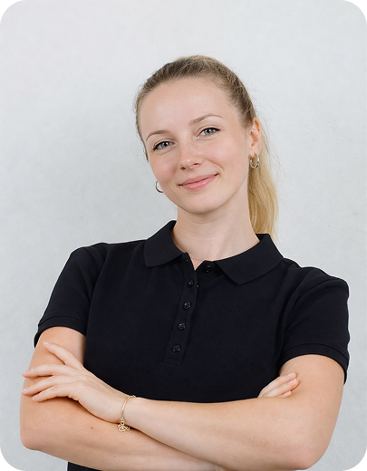 young-woman-black-t-shirt-standing-with-crossed-arms-smiling-looking-happy